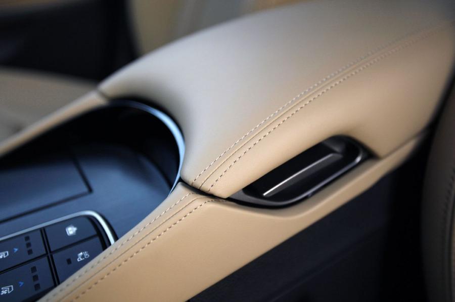  Hyundai Azera 2012 года  (фото 16 из 103)